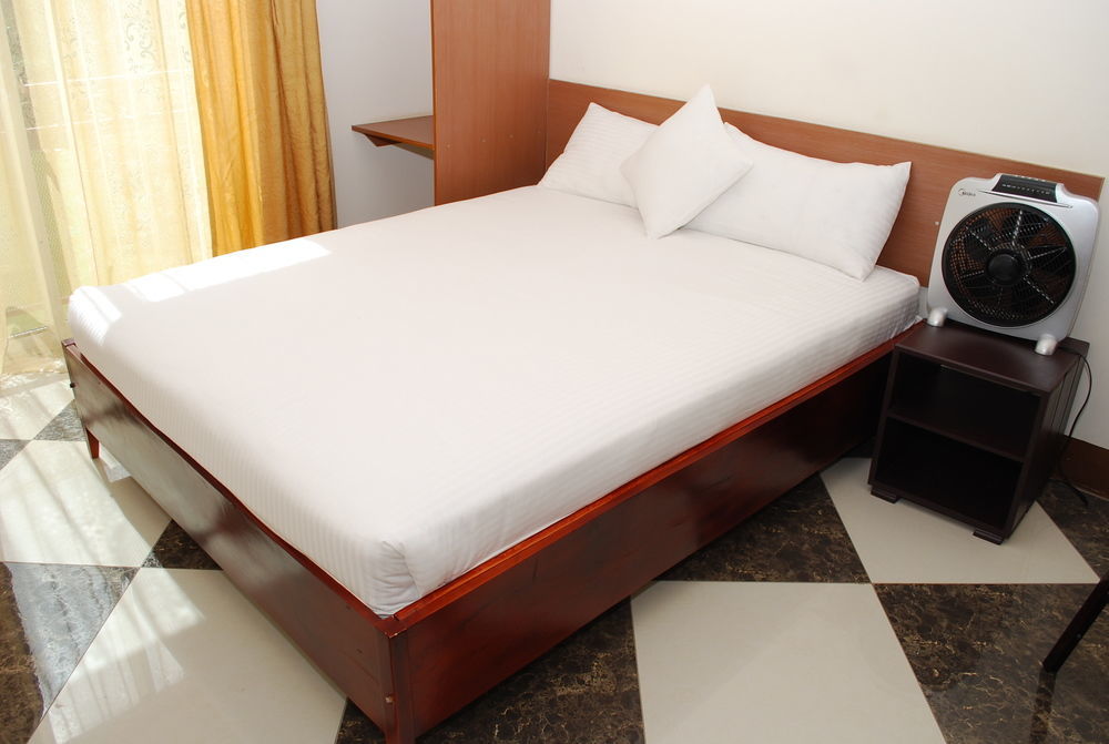 Grand Global Hotel Кампала Экстерьер фото