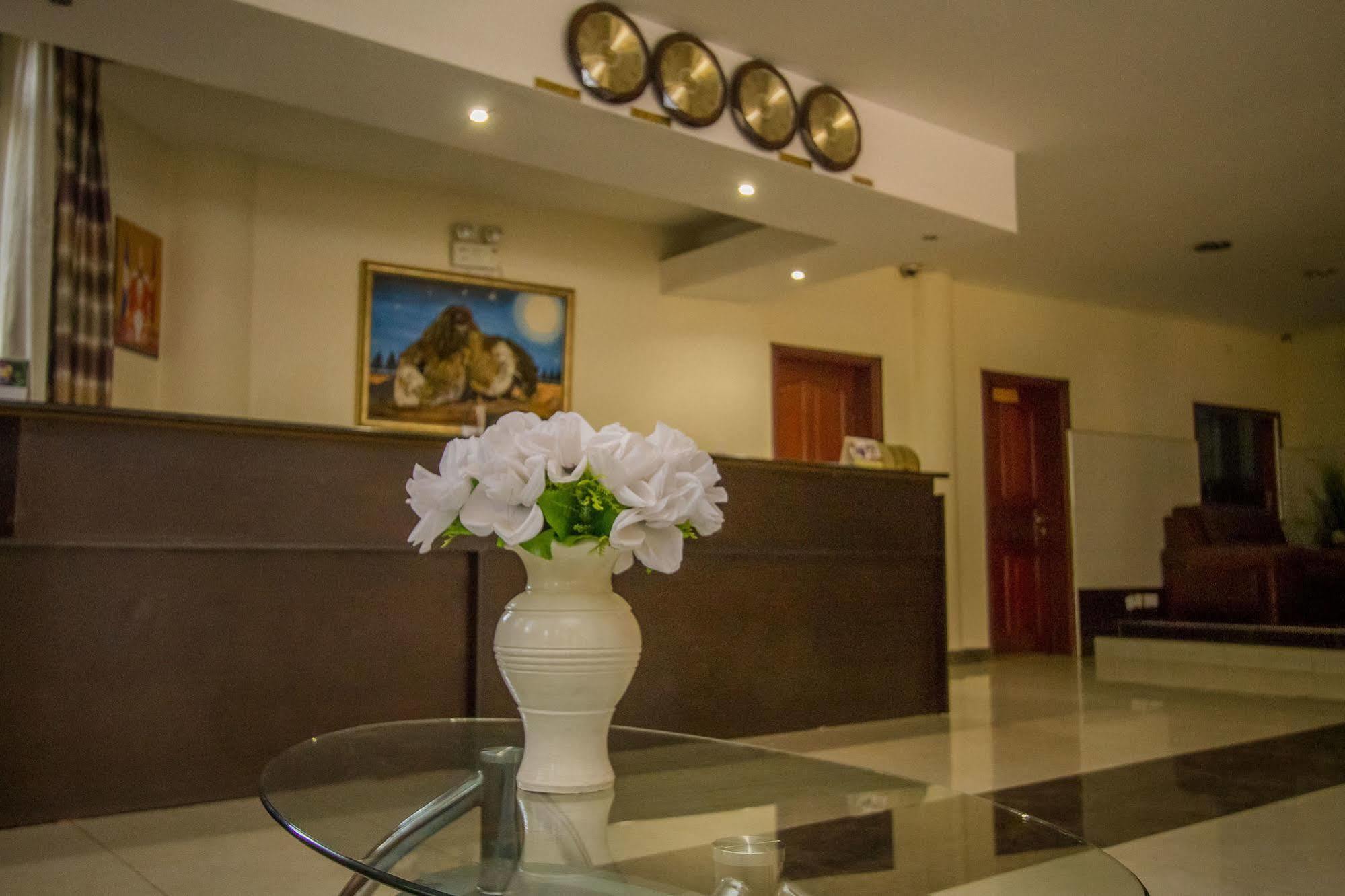 Grand Global Hotel Кампала Экстерьер фото