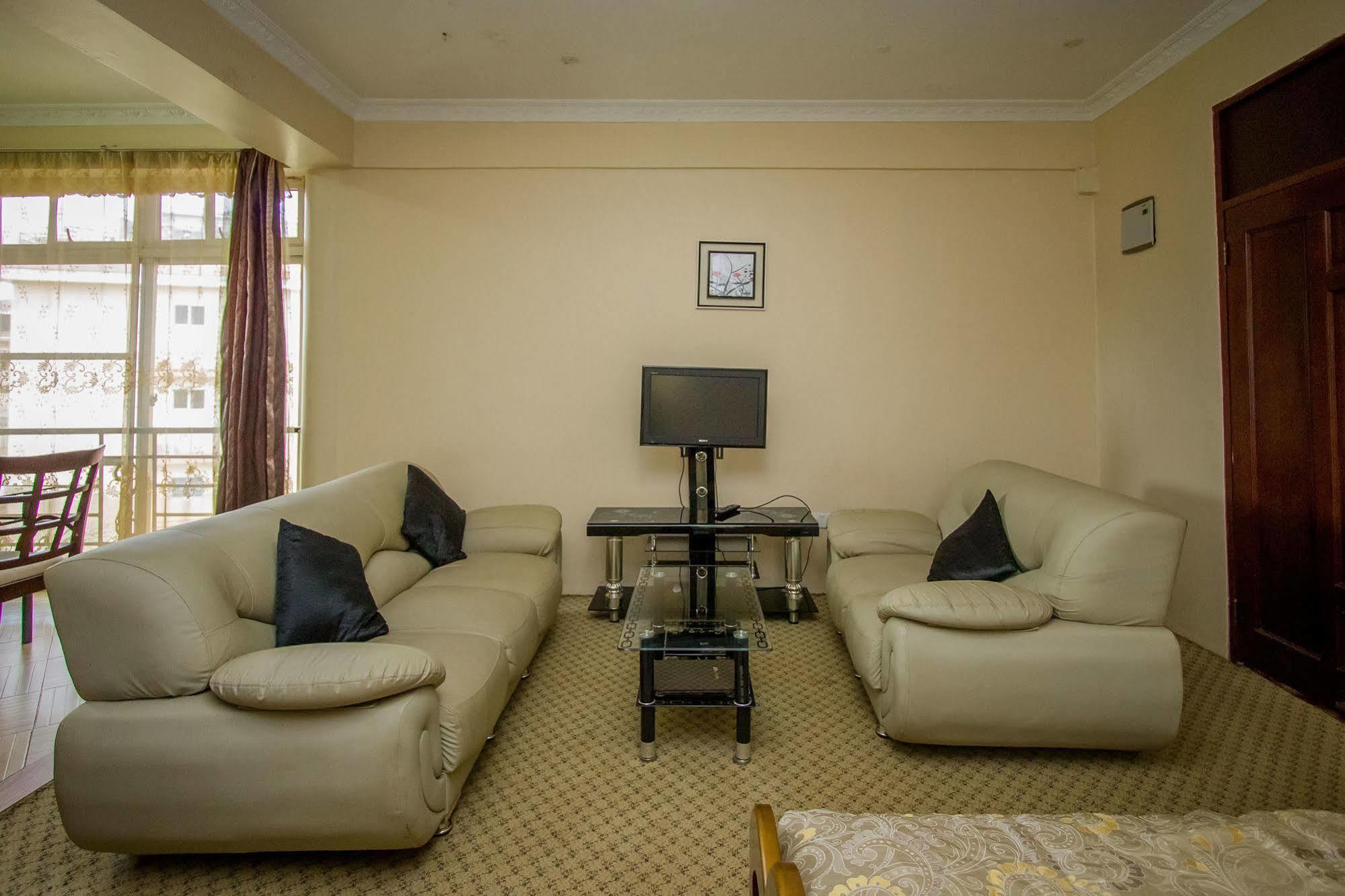 Grand Global Hotel Кампала Экстерьер фото