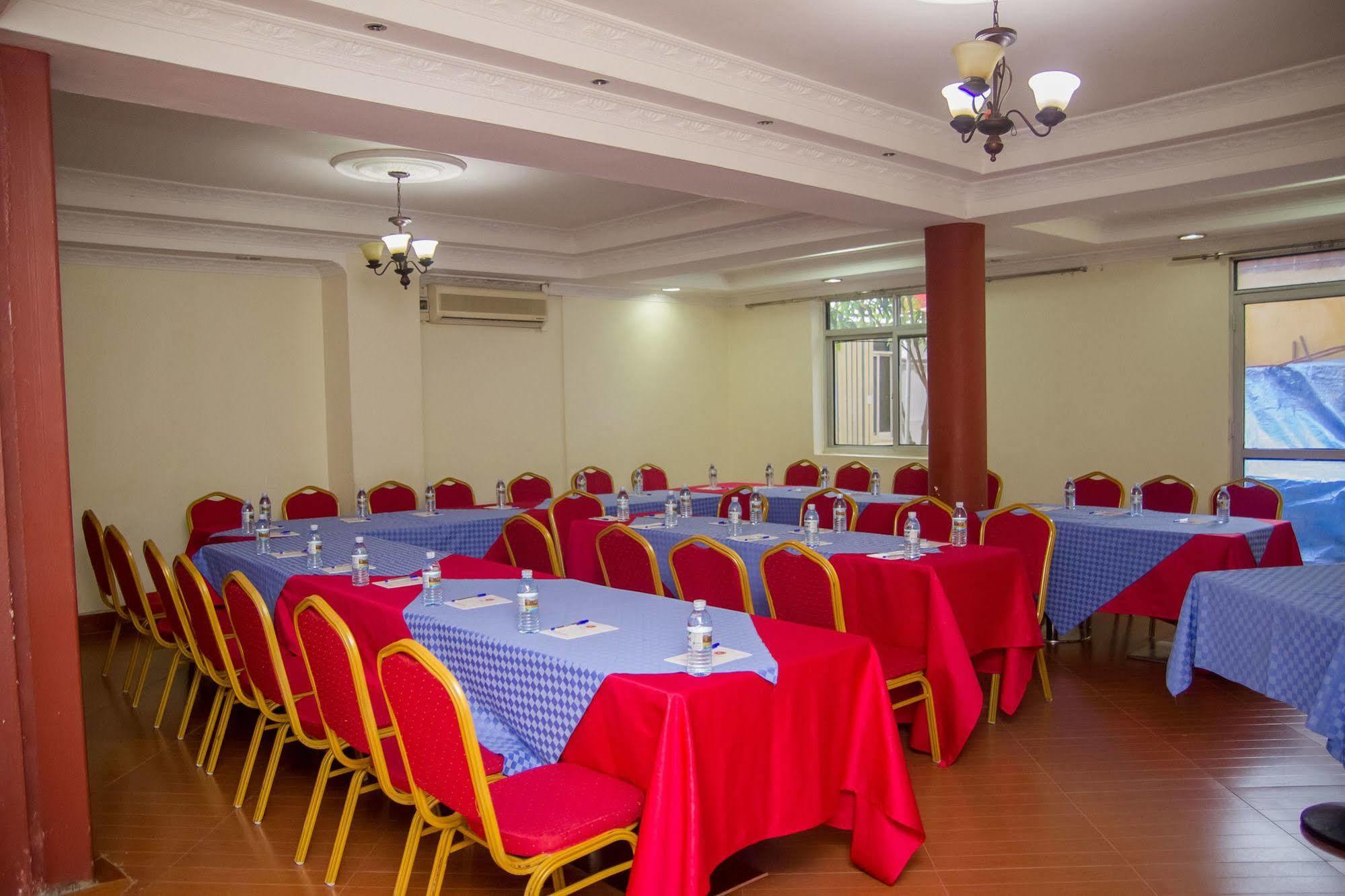 Grand Global Hotel Кампала Экстерьер фото