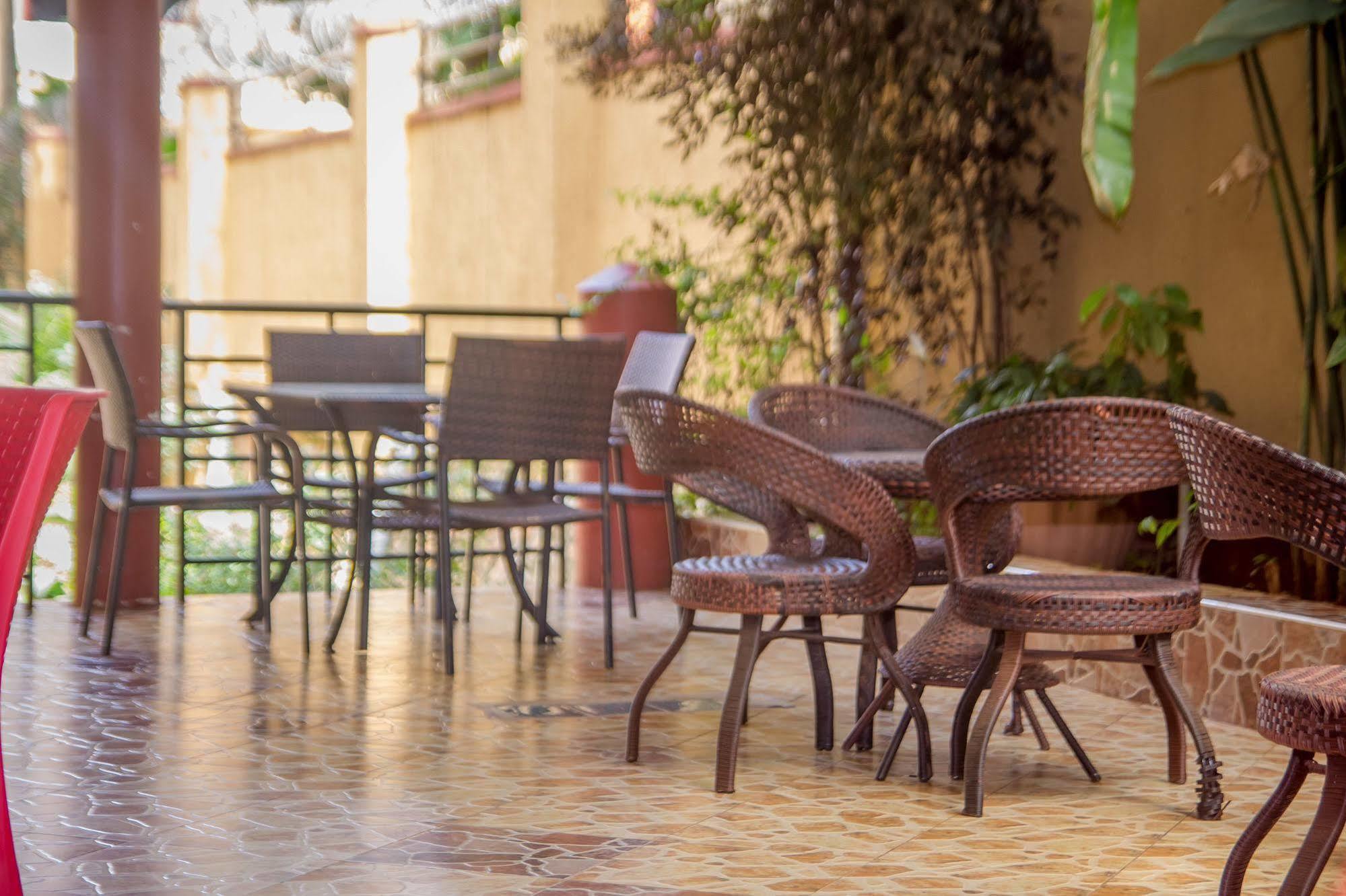 Grand Global Hotel Кампала Экстерьер фото