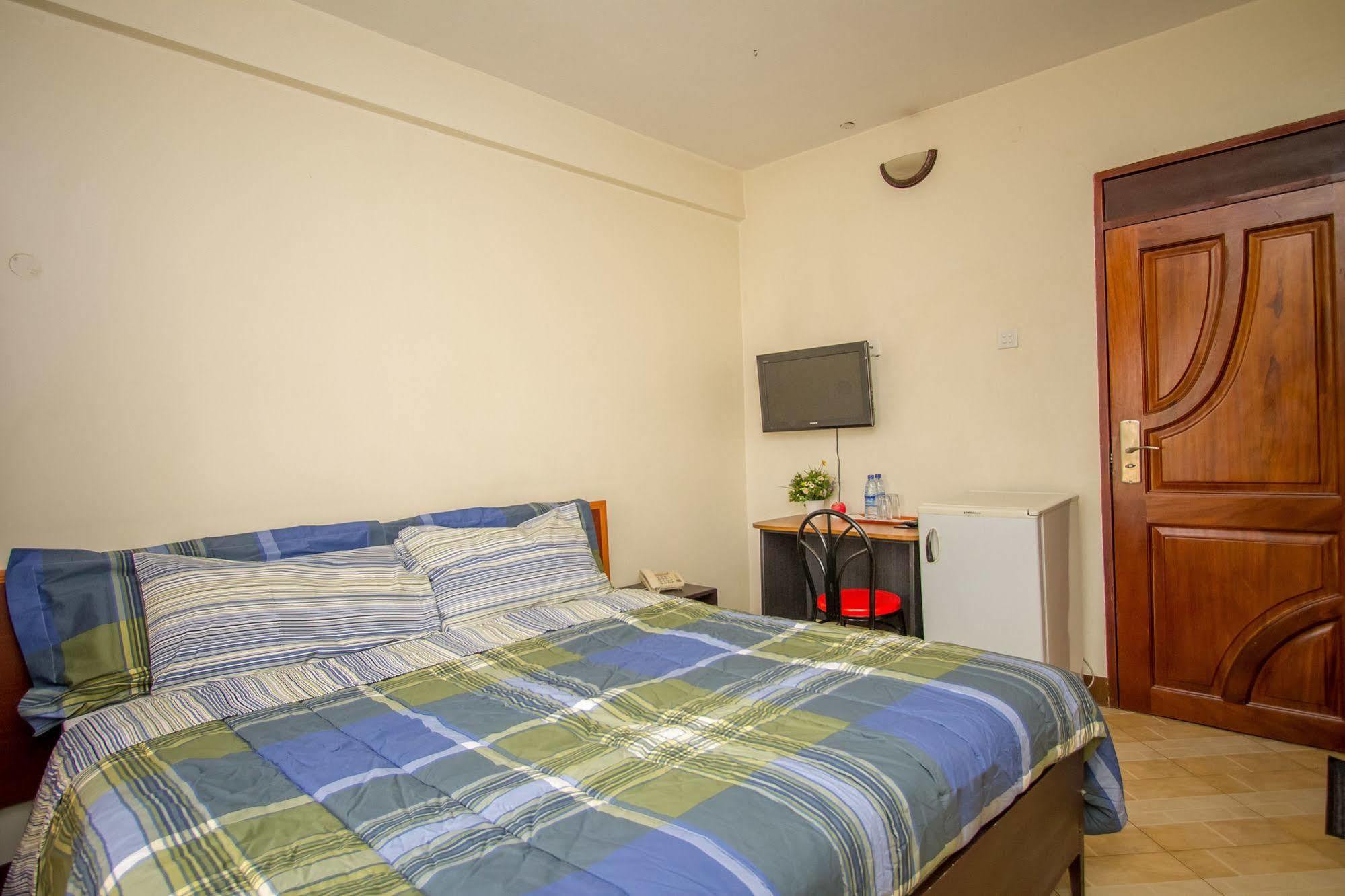 Grand Global Hotel Кампала Экстерьер фото